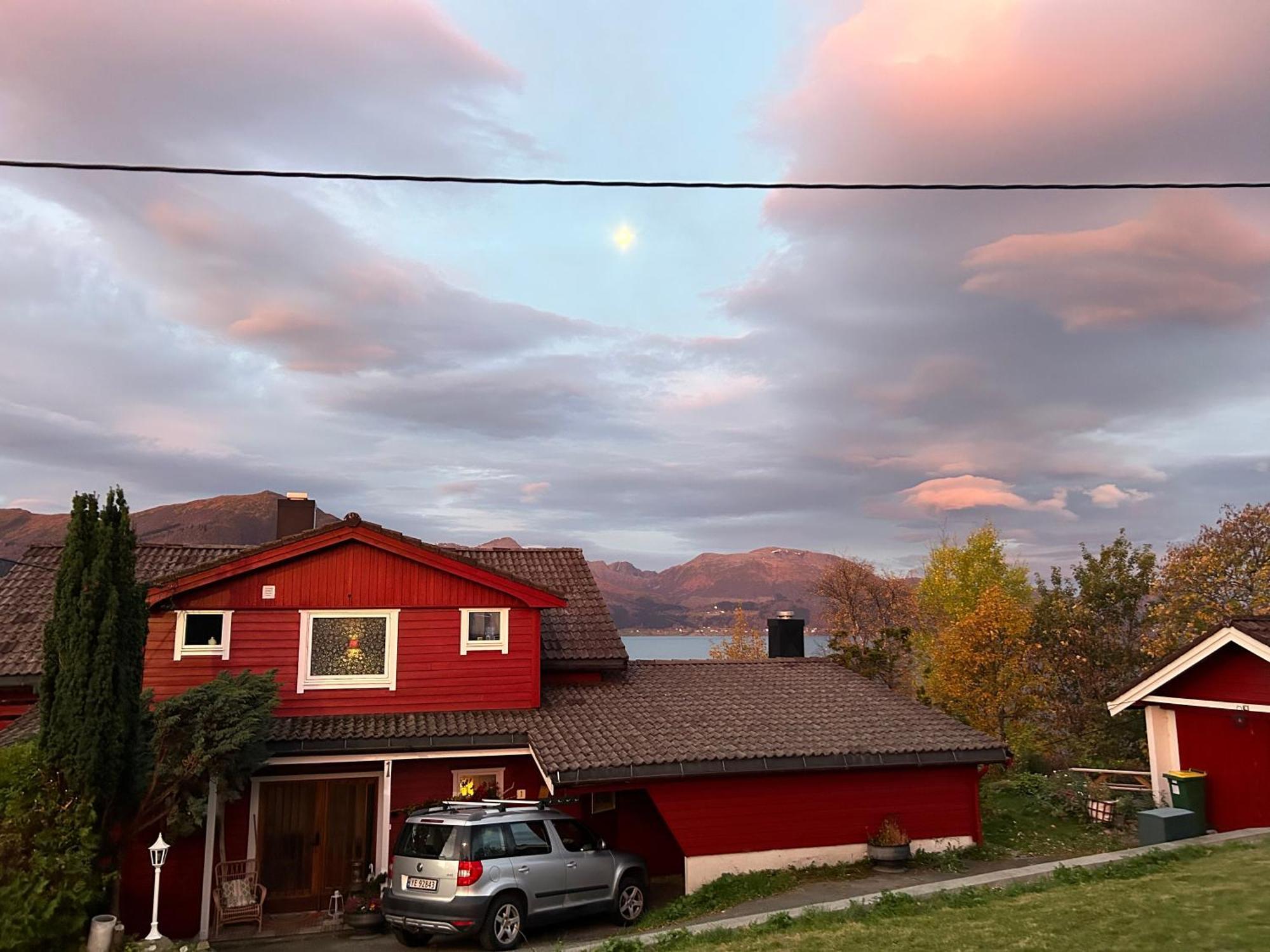 Volda Line Pa Hauane1 Bed & Breakfast エクステリア 写真